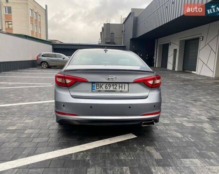 Серый Хендай Соната, объемом двигателя 2.36 л и пробегом 177 тыс. км за 10950 $, фото 7 на Automoto.ua