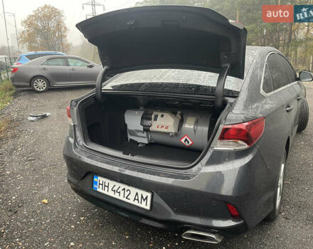 Серый Хендай Соната, объемом двигателя 2 л и пробегом 192 тыс. км за 12900 $, фото 54 на Automoto.ua