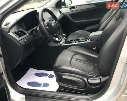 Сірий Хендай Соната, об'ємом двигуна 2 л та пробігом 383 тис. км за 10390 $, фото 9 на Automoto.ua