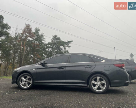 Серый Хендай Соната, объемом двигателя 2 л и пробегом 192 тыс. км за 12900 $, фото 6 на Automoto.ua