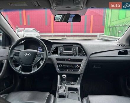 Серый Хендай Соната, объемом двигателя 2 л и пробегом 328 тыс. км за 7290 $, фото 13 на Automoto.ua