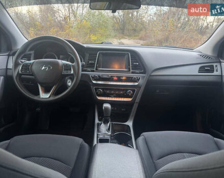 Серый Хендай Соната, объемом двигателя 2.36 л и пробегом 122 тыс. км за 11300 $, фото 19 на Automoto.ua