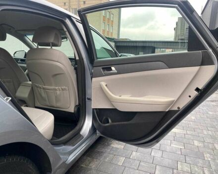 Серый Хендай Соната, объемом двигателя 2.4 л и пробегом 177 тыс. км за 10950 $, фото 9 на Automoto.ua