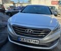Сірий Хендай Соната, об'ємом двигуна 2.4 л та пробігом 99 тис. км за 12800 $, фото 1 на Automoto.ua