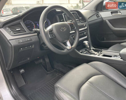 Серый Хендай Соната, объемом двигателя 2 л и пробегом 165 тыс. км за 12900 $, фото 39 на Automoto.ua