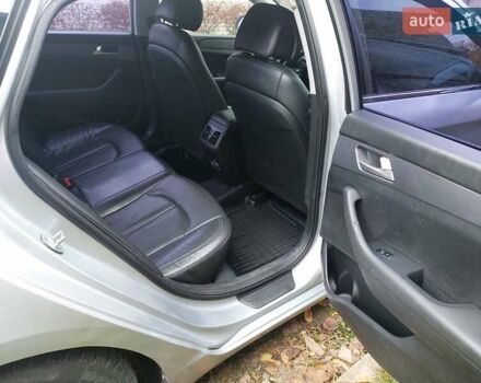 Серый Хендай Соната, объемом двигателя 2 л и пробегом 374 тыс. км за 9300 $, фото 13 на Automoto.ua