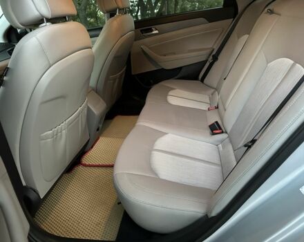 Сірий Хендай Соната, об'ємом двигуна 2 л та пробігом 145 тис. км за 15000 $, фото 6 на Automoto.ua