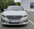 Серый Хендай Соната, объемом двигателя 2 л и пробегом 349 тыс. км за 12300 $, фото 2 на Automoto.ua