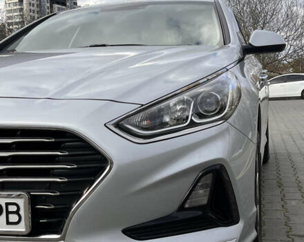 Серый Хендай Соната, объемом двигателя 2 л и пробегом 165 тыс. км за 12900 $, фото 18 на Automoto.ua