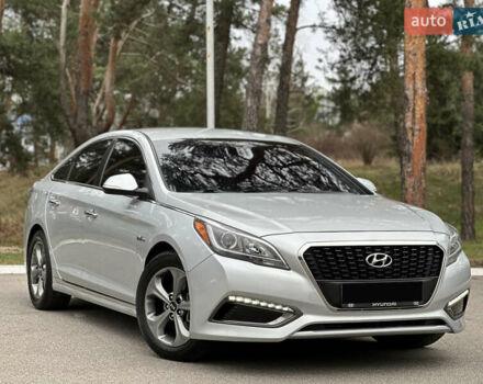 Сірий Хендай Соната, об'ємом двигуна 2 л та пробігом 140 тис. км за 14300 $, фото 1 на Automoto.ua