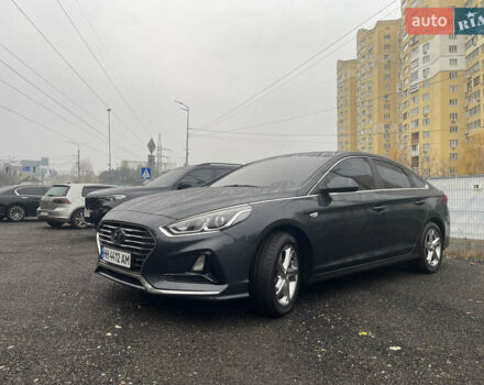 Серый Хендай Соната, объемом двигателя 2 л и пробегом 192 тыс. км за 12900 $, фото 3 на Automoto.ua