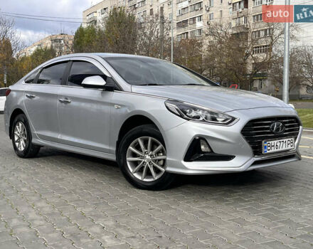 Серый Хендай Соната, объемом двигателя 2 л и пробегом 165 тыс. км за 12900 $, фото 9 на Automoto.ua