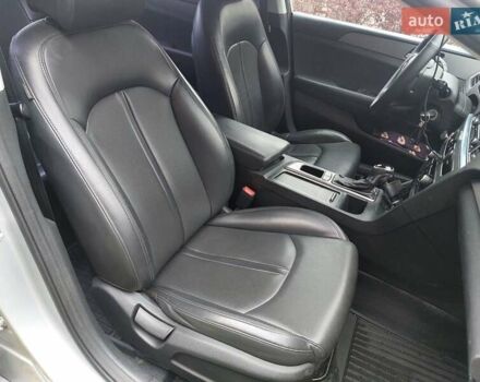 Серый Хендай Соната, объемом двигателя 2 л и пробегом 374 тыс. км за 9300 $, фото 15 на Automoto.ua