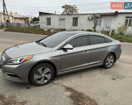 Серый Хендай Соната, объемом двигателя 2 л и пробегом 135 тыс. км за 14950 $, фото 6 на Automoto.ua