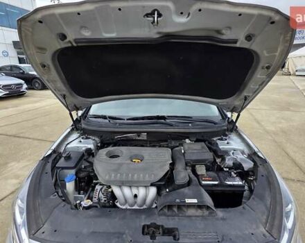 Сірий Хендай Соната, об'ємом двигуна 2 л та пробігом 384 тис. км за 10990 $, фото 9 на Automoto.ua