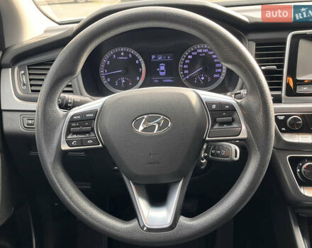 Серый Хендай Соната, объемом двигателя 2 л и пробегом 165 тыс. км за 12900 $, фото 33 на Automoto.ua