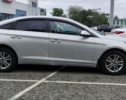 Серый Хендай Соната, объемом двигателя 2 л и пробегом 349 тыс. км за 12300 $, фото 6 на Automoto.ua