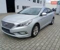 Сірий Хендай Соната, об'ємом двигуна 2 л та пробігом 377 тис. км за 9900 $, фото 1 на Automoto.ua