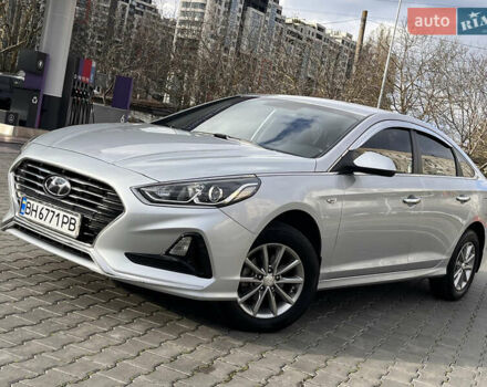 Серый Хендай Соната, объемом двигателя 2 л и пробегом 165 тыс. км за 12900 $, фото 1 на Automoto.ua