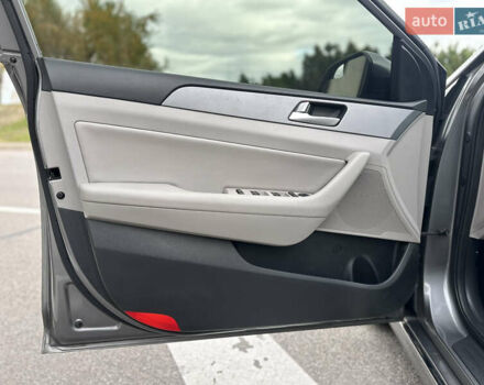 Серый Хендай Соната, объемом двигателя 2 л и пробегом 86 тыс. км за 14999 $, фото 9 на Automoto.ua