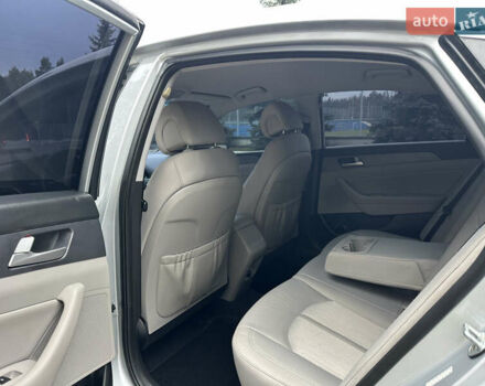 Сірий Хендай Соната, об'ємом двигуна 2 л та пробігом 140 тис. км за 14300 $, фото 29 на Automoto.ua