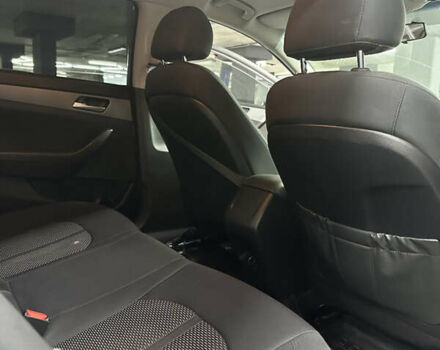 Сірий Хендай Соната, об'ємом двигуна 2.36 л та пробігом 109 тис. км за 12999 $, фото 15 на Automoto.ua