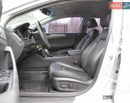 Сірий Хендай Соната, об'ємом двигуна 0 л та пробігом 256 тис. км за 13999 $, фото 15 на Automoto.ua