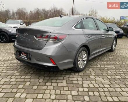 Сірий Хендай Соната, об'ємом двигуна 2 л та пробігом 143 тис. км за 14300 $, фото 6 на Automoto.ua