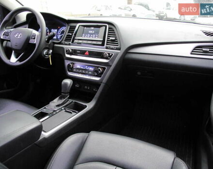 Сірий Хендай Соната, об'ємом двигуна 0 л та пробігом 256 тис. км за 13999 $, фото 47 на Automoto.ua