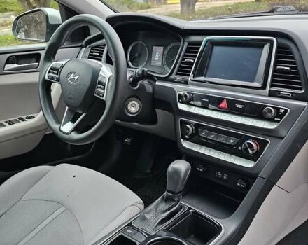 Сірий Хендай Соната, об'ємом двигуна 2.36 л та пробігом 130 тис. км за 9600 $, фото 15 на Automoto.ua