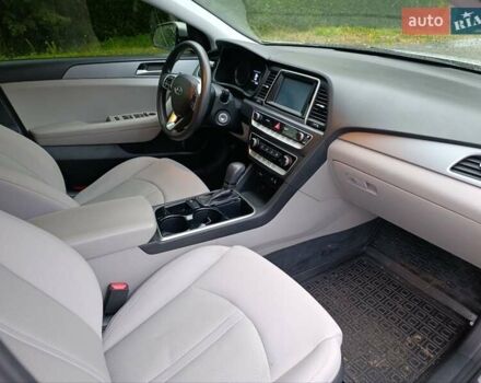 Серый Хендай Соната, объемом двигателя 2.36 л и пробегом 90 тыс. км за 12600 $, фото 4 на Automoto.ua