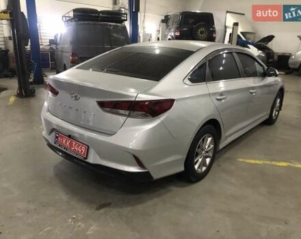 Серый Хендай Соната, объемом двигателя 2 л и пробегом 388 тыс. км за 11490 $, фото 6 на Automoto.ua