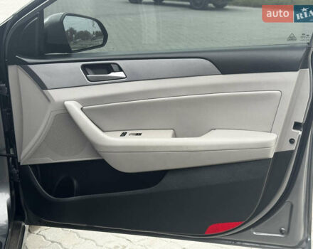 Серый Хендай Соната, объемом двигателя 2.4 л и пробегом 133 тыс. км за 13850 $, фото 33 на Automoto.ua