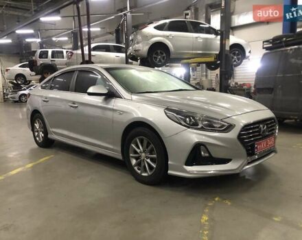 Серый Хендай Соната, объемом двигателя 2 л и пробегом 388 тыс. км за 11490 $, фото 2 на Automoto.ua