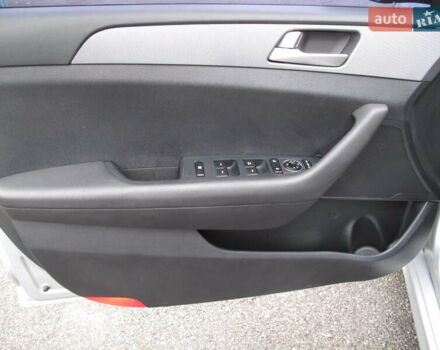 Сірий Хендай Соната, об'ємом двигуна 0 л та пробігом 256 тис. км за 13999 $, фото 12 на Automoto.ua