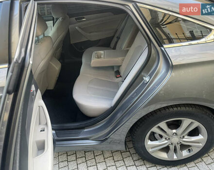 Серый Хендай Соната, объемом двигателя 2.4 л и пробегом 140 тыс. км за 13950 $, фото 16 на Automoto.ua