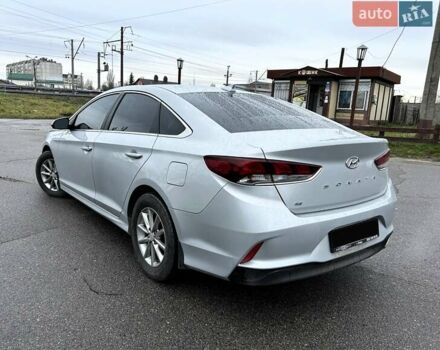 Сірий Хендай Соната, об'ємом двигуна 2.36 л та пробігом 83 тис. км за 10900 $, фото 2 на Automoto.ua