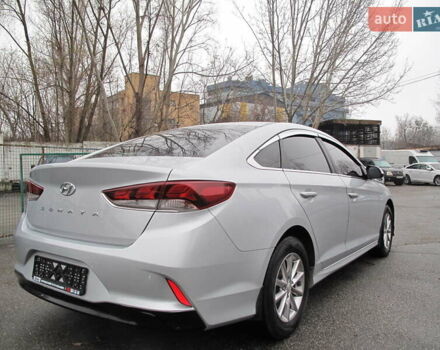 Сірий Хендай Соната, об'ємом двигуна 0 л та пробігом 256 тис. км за 13999 $, фото 4 на Automoto.ua