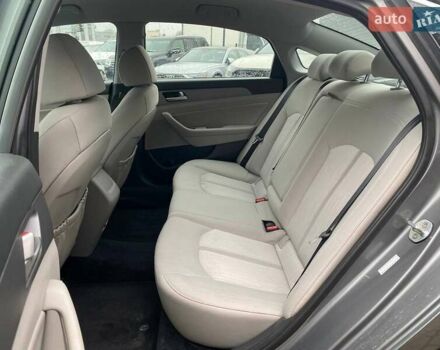 Сірий Хендай Соната, об'ємом двигуна 2 л та пробігом 143 тис. км за 14300 $, фото 20 на Automoto.ua