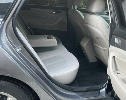 Серый Хендай Соната, объемом двигателя 2.4 л и пробегом 140 тыс. км за 13950 $, фото 5 на Automoto.ua