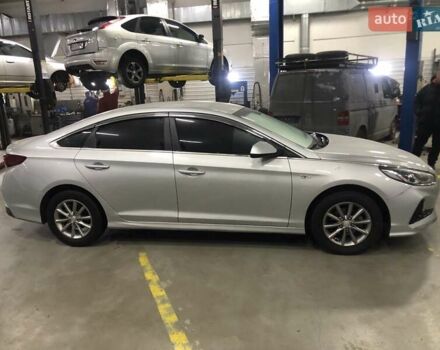 Серый Хендай Соната, объемом двигателя 2 л и пробегом 388 тыс. км за 11490 $, фото 5 на Automoto.ua