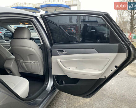 Серый Хендай Соната, объемом двигателя 2.4 л и пробегом 75 тыс. км за 13700 $, фото 11 на Automoto.ua
