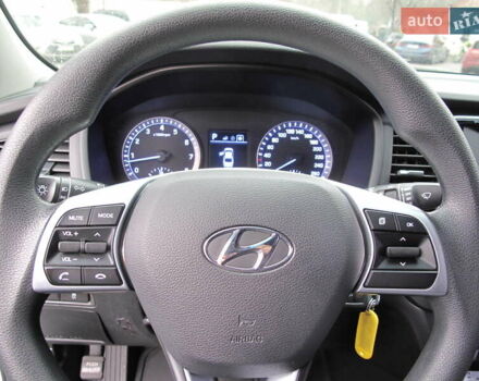 Сірий Хендай Соната, об'ємом двигуна 0 л та пробігом 256 тис. км за 13999 $, фото 56 на Automoto.ua