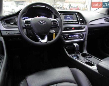 Сірий Хендай Соната, об'ємом двигуна 0 л та пробігом 256 тис. км за 13999 $, фото 24 на Automoto.ua