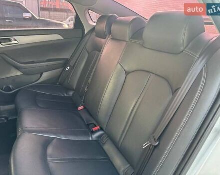 Сірий Хендай Соната, об'ємом двигуна 2 л та пробігом 390 тис. км за 11490 $, фото 11 на Automoto.ua