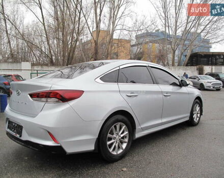 Сірий Хендай Соната, об'ємом двигуна 0 л та пробігом 256 тис. км за 13999 $, фото 6 на Automoto.ua