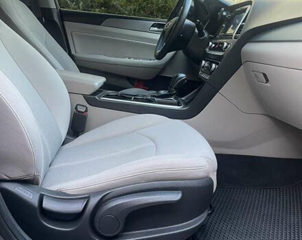 Серый Хендай Соната, объемом двигателя 2.4 л и пробегом 140 тыс. км за 13950 $, фото 9 на Automoto.ua