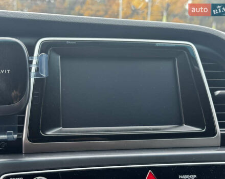 Серый Хендай Соната, объемом двигателя 2.4 л и пробегом 133 тыс. км за 13850 $, фото 25 на Automoto.ua