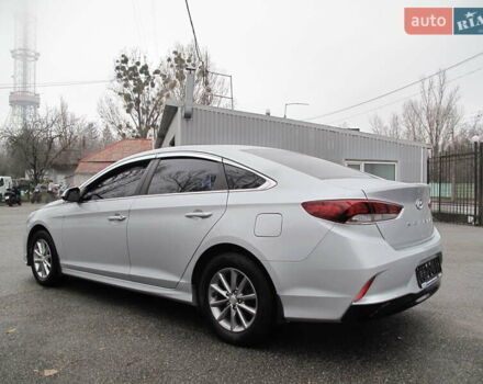 Сірий Хендай Соната, об'ємом двигуна 0 л та пробігом 256 тис. км за 13999 $, фото 5 на Automoto.ua