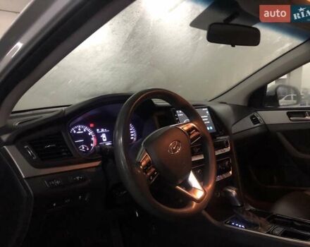 Серый Хендай Соната, объемом двигателя 2 л и пробегом 388 тыс. км за 11490 $, фото 7 на Automoto.ua